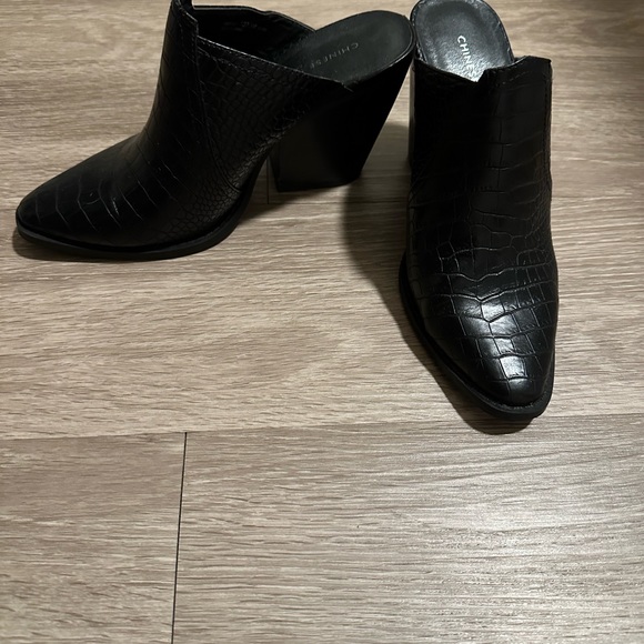 Chinese Laundry Black Faux Cayman Clogs! - Picture 4 of 5